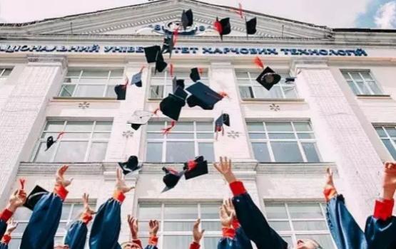 新加坡小学中学大学学费又上涨了？毕业生工作几年才能赚回成本？