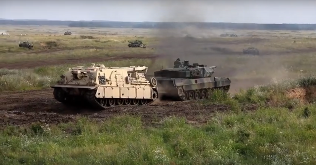 M1对豹2：几十辆坦克对轰 波兰边境上演“巅峰对决”