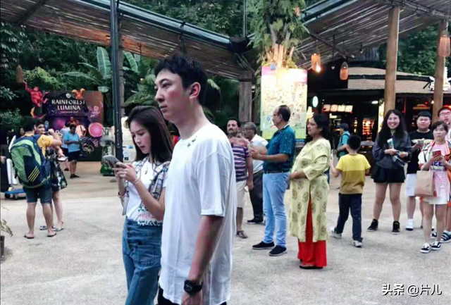 王思聪21岁新女友发文“见好就收”，疑似与王思聪分手