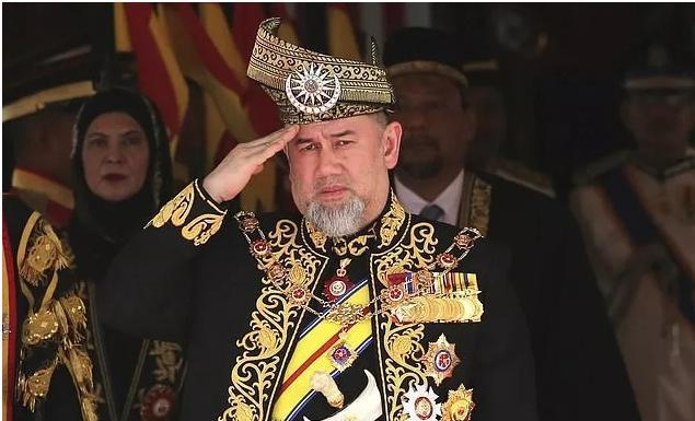 闪婚闪孕又闪离？！马来西亚国王为爱情辞去王位，却如此收场