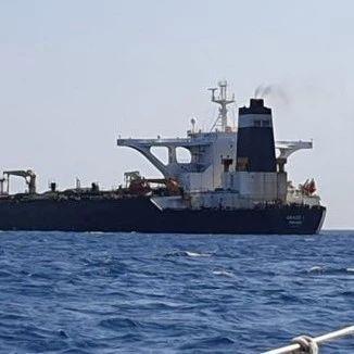 英国海军扣伊朗油轮，美国鼓掌，西班牙泄底，伊朗反击