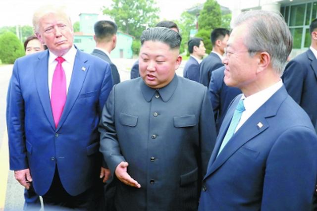 特朗普与金正恩板门店握手 66年来首位美国在任总统踏上朝鲜国土