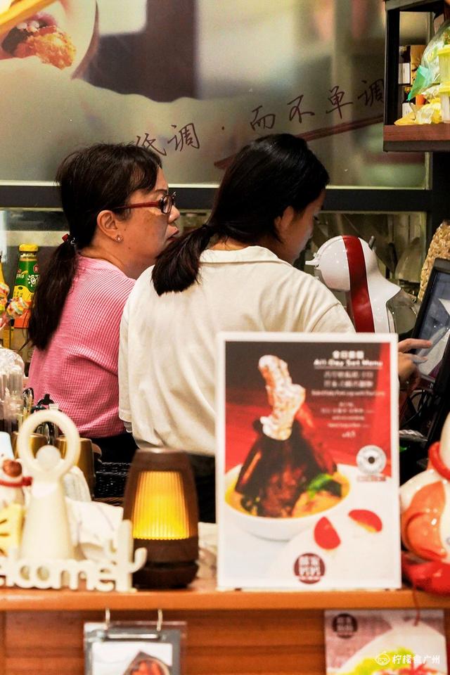 这家“混血”东南亚餐厅，竟然是老板开给妈妈玩的