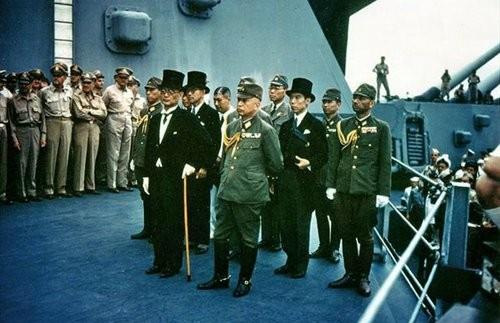 密苏里号投降签字仪式上，盟军对日本人侮辱的细节