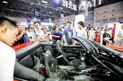 直升机、超跑、虚境城市……“国际范”让人应接不暇