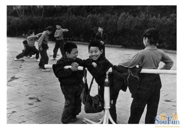 李连杰中途两次转换国籍，背后的原因是什么，落叶还需要归根吗