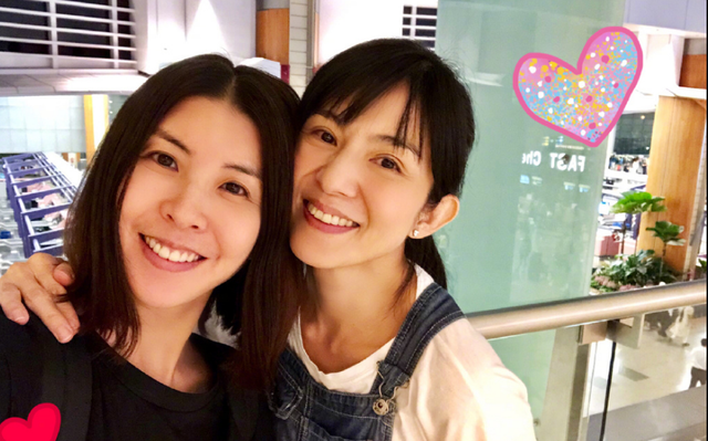 许茹芸做“空中飞人”约会杨采妮，短聚12小时弄满脸“口水”回家