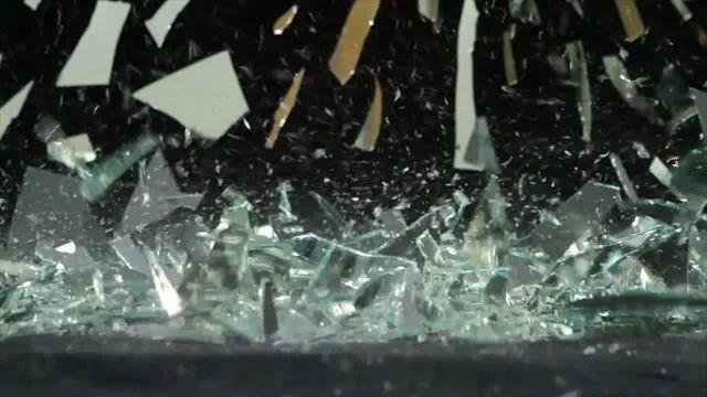 父母在机场忙“血拼”1岁半女儿却因此不幸身亡