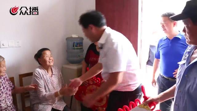 落叶归根！江苏籍烈士后代：我把一捧黄土带回 他终于回家了