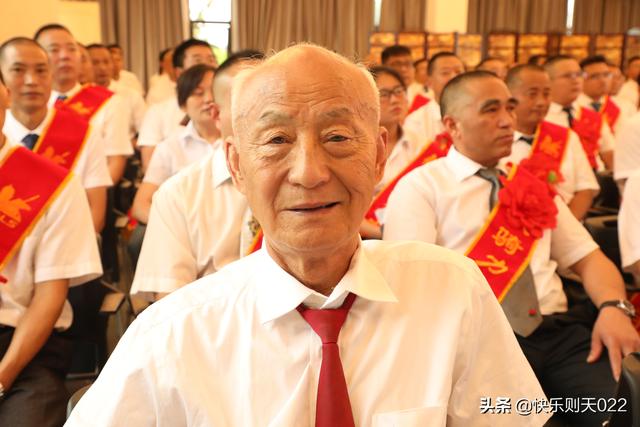 “老铁心说”第2集：什么是爱？......使您年轻的，就是爱