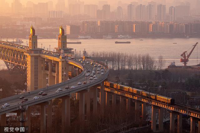 中国桥梁建设60年：一条焊缝里的工业化进程