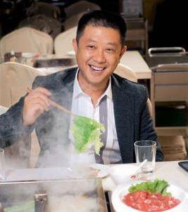 “涮”出来的新加坡首富：海底捞创始人4张桌子起家赚得138亿美元，股价创上市以来新高