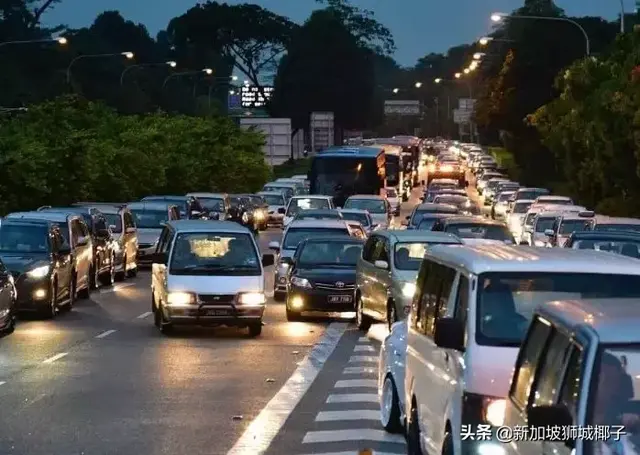 在新加坡小长假出行有多难？堵了18个小时才到家...