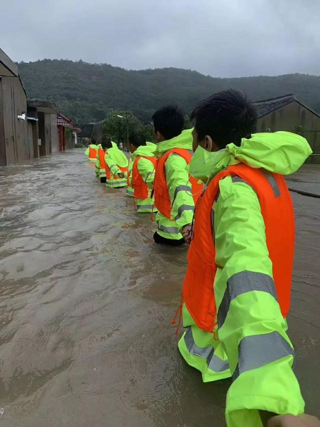 全市被淹！全网都在撑临海市！台风利奇马致浙江28死20失联