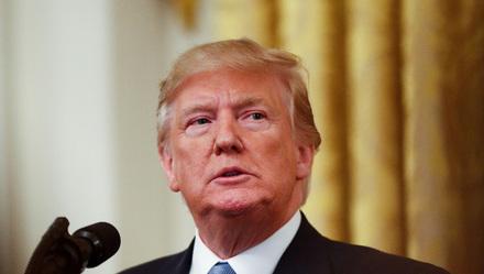 危机四伏之际，特朗普即将开启他的8月假期……