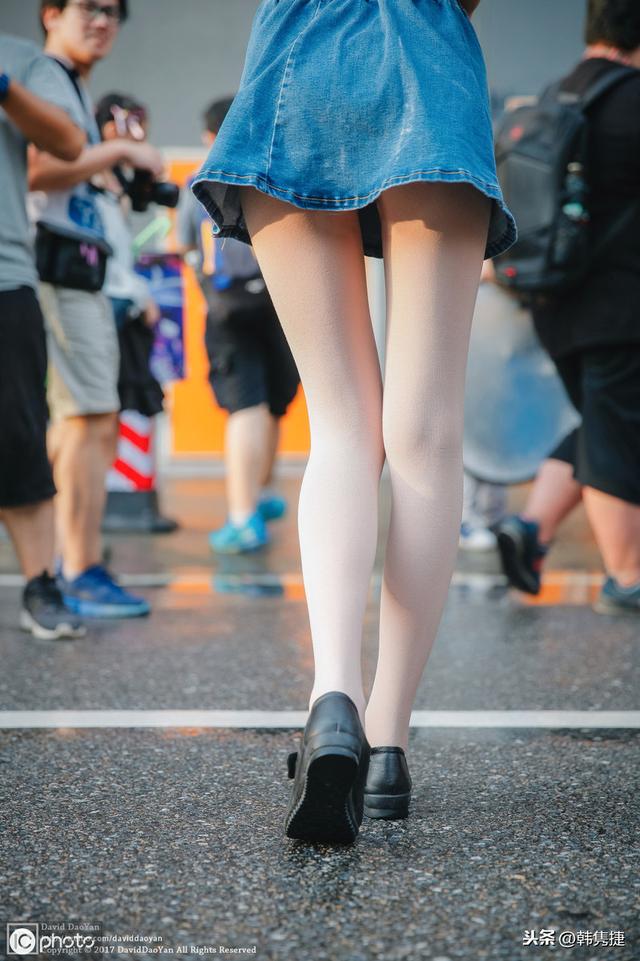 周冬雨不得了，白短裤配西服美到认不出，网友：像换了双腿