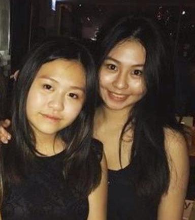 51岁邱淑贞罕见与两女儿同框独缺小女儿，次女沈日像父亲身材丰韵