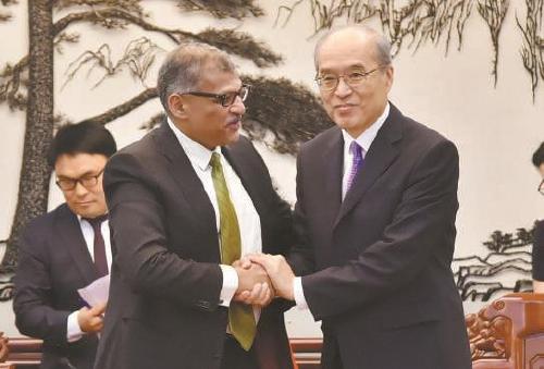 张军会见新加坡首席大法官梅达顺