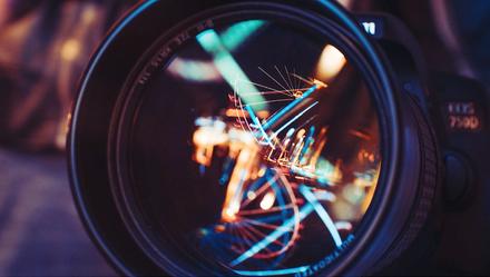 我们在香港机场守了六个时辰，拍到两位英雄