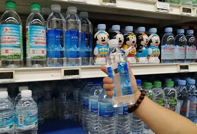 在新加坡上架的第一瓶中国矿泉水，原来这么不容易......