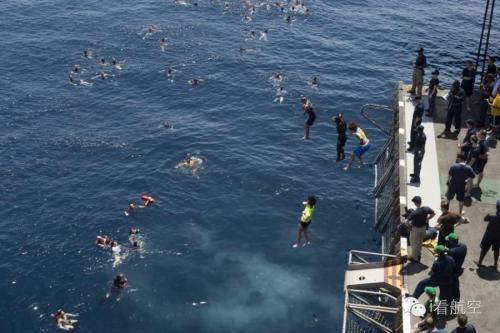 美国海军待遇真太好，补贴巨高海军需要每30天靠岸才能大消费一次