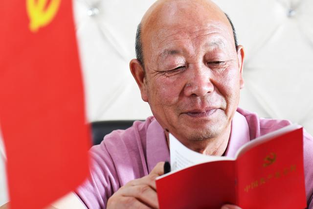 《全国著名村支书8》原贵生：“抠门”书记带领村民“跳龙门”