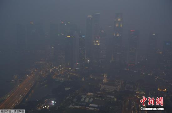 印尼林火肆虐引发空气污染 逾千人因烟霾患呼吸疾病
