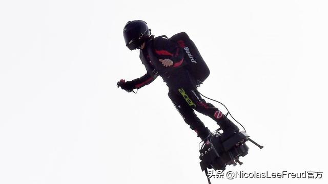 法国“钢铁侠”完成横跨英吉利海峡 国泰航空大数据分析乘客喜好