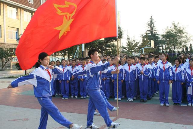 世界各国的校服，你最喜欢那一款？
