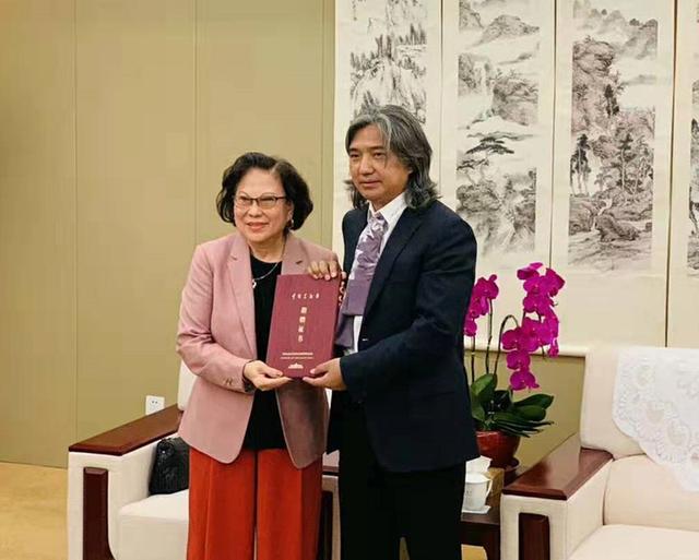 新加坡艺术家范昌乾家属向中国美术馆捐赠作品
