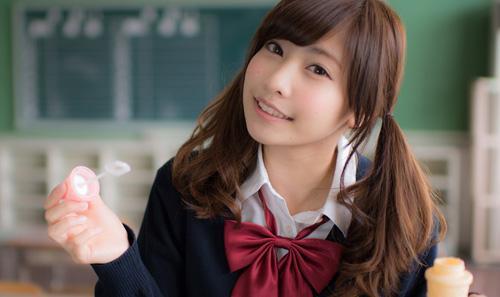 七夕节网友在日本偶遇王思聪，两美女相伴左右，网友：校长厉害