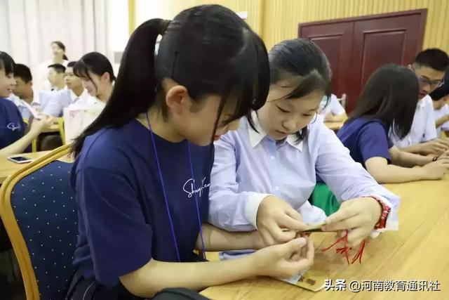 日本青年学生代表团到访郑州中学开展友好交流活动！