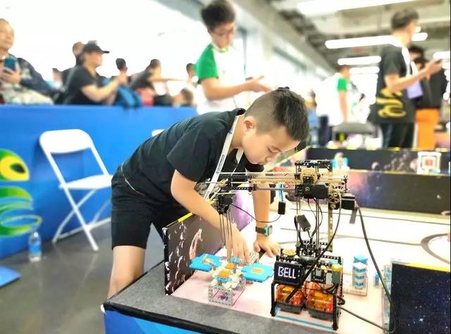 “实力突围 双雄绽放”贝尔学员闪耀2019世界机器人大赛