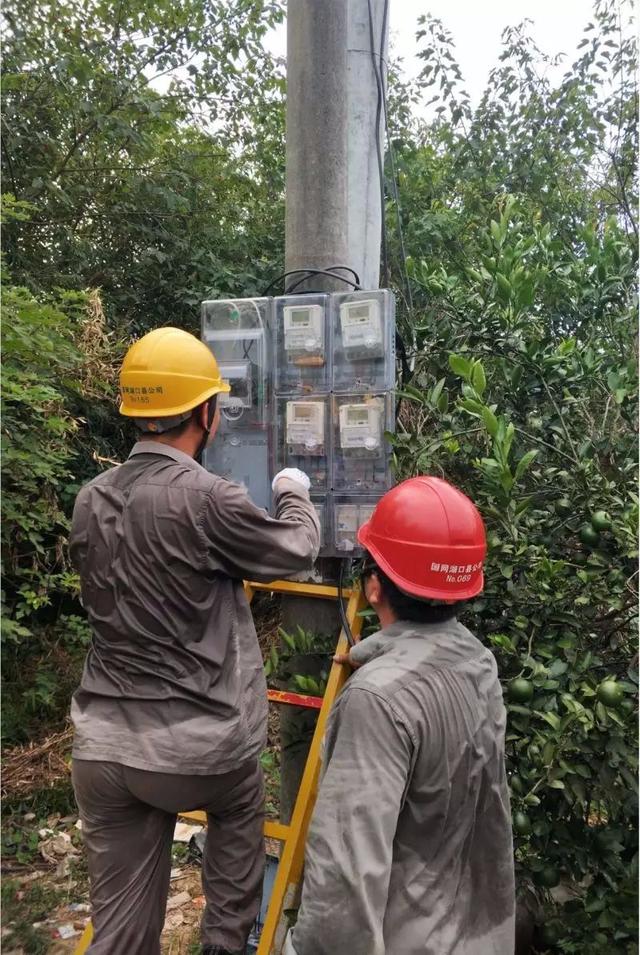 55℃超高温！谁不是为了想要的生活，流着汗水拼命地工作……