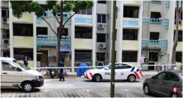 新加坡老人晾衣服不慎摔倒身亡，老伴见状心脏病发也在同一天去世