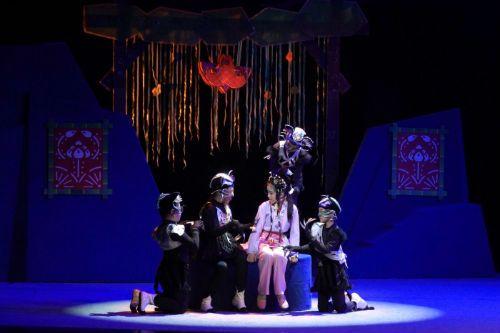 少儿版《马兰花》绽放儿艺舞台