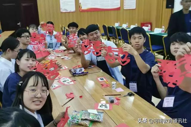 日本青年学生代表团到访郑州中学开展友好交流活动！