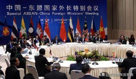 中国正锤炼铁拳赢得斗争，不再钦佩美国