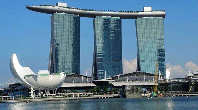 不在中美间选边站！一场危机逼近新加坡，李显龙给特朗普泼冷水