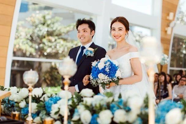 婚照首曝光！TVB力捧花旦于巴厘岛完婚：与医生男友自小青梅竹马