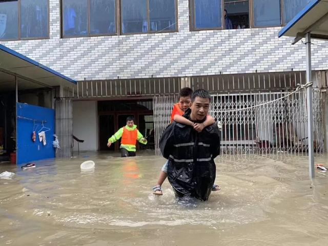 全市被淹！全网都在撑临海市！台风利奇马致浙江28死20失联