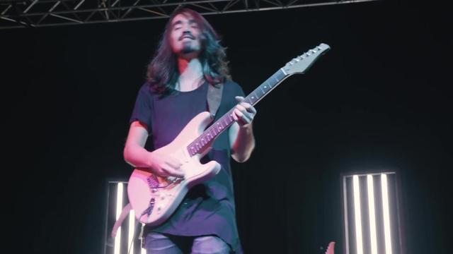 听出这是什么歌了吗？Mateus Asato新加坡最新现场