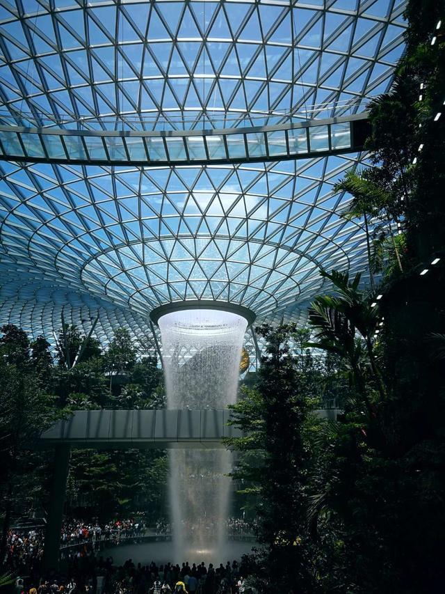 【新加坡】Jewel Changi Airport 玩乐世界最大室內瀑布＆植物园