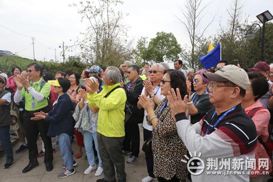 “世纪荣耀”号游轮首航亮相荆州 带来旅游发展新机遇