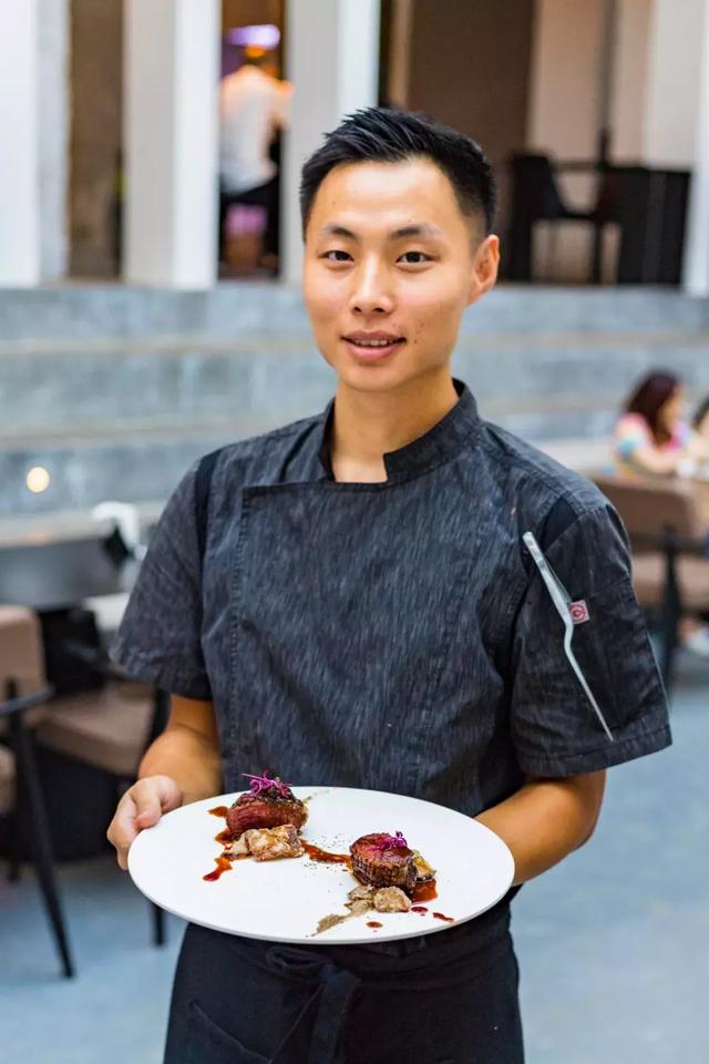 躲进游泳池吃饭！厦门这家「阳光餐厅」，连谢霆锋都来包场