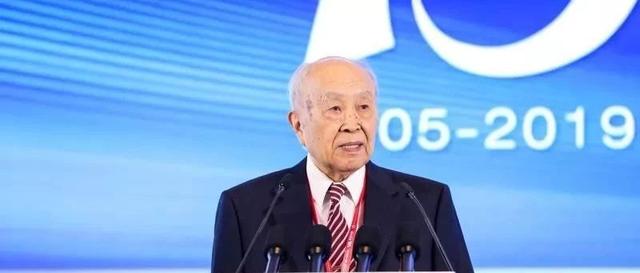 中国工程院院士杨裕生犀利论断：插电式混合动力车"假"节能减排，燃料电池车"难"节能减排...