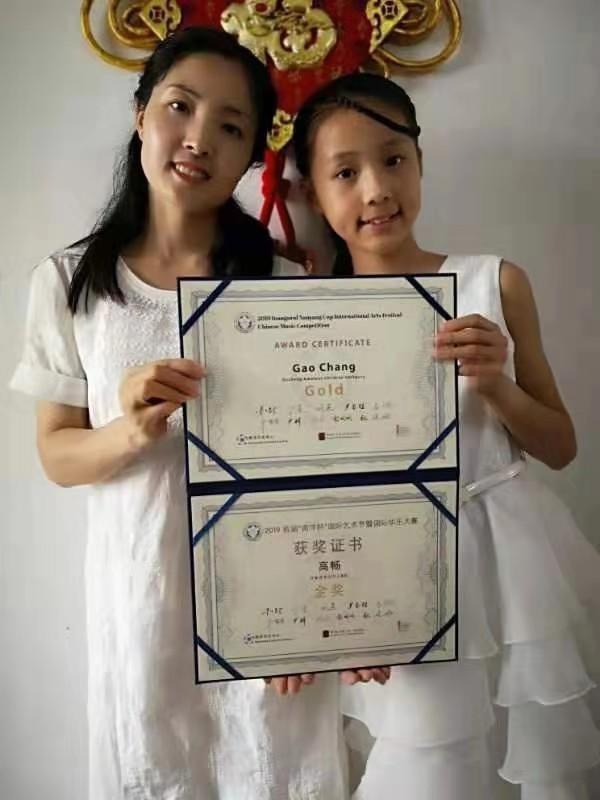12岁漯河女孩独乘飞机出国，在国际大赛中"弹"得金奖