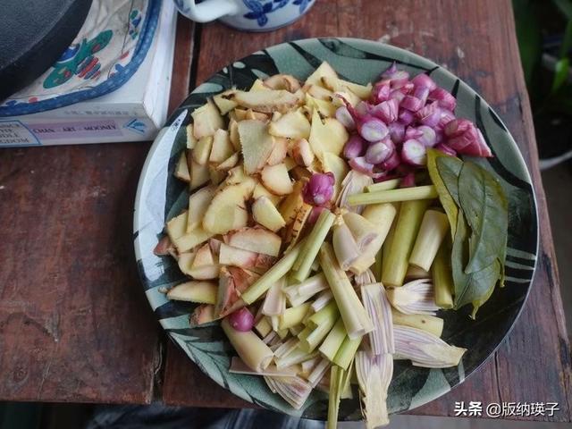 泰国的咖喱酱吃过吗？好多配料你都没见过，快来学习一下吧