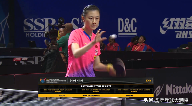 冯天薇中途退赛，丁宁3-0获胜，中国队2-0领先新加坡队