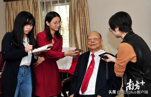 有一种爱国叫曾宪梓，这位爱国企业家、慈善家走了，享年85岁